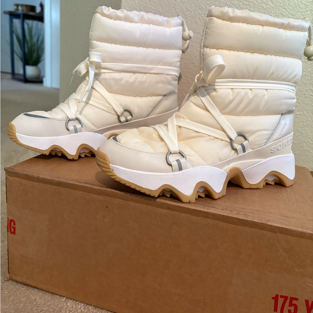 Sorel Women's Winter Boots - White and Tan - Picture 3 of 6